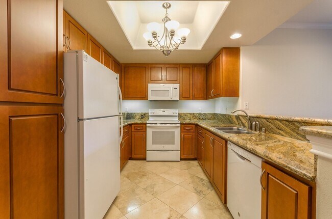 Building Photo - Beautiful 2/2 Condo in Coveted La Jolla UT...