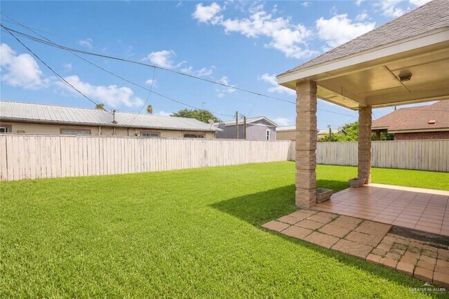 Building Photo - 16 E St