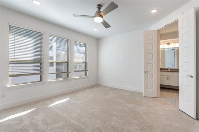 Foto del edificio - 8016 Ingram Dr