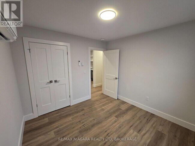 Building Photo - 397 Welland St