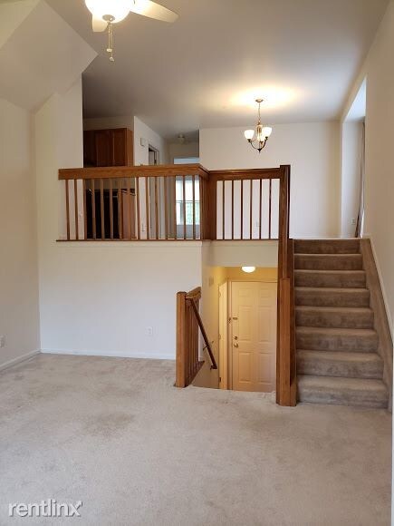 Building Photo - 2 br, 1.5 bath  - 1933 Lindsay Ln