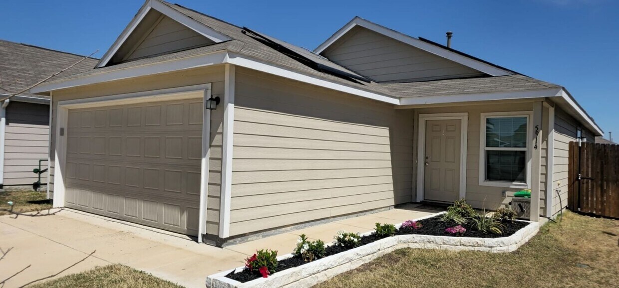 Foto principal - Charming 3BR House in Forney