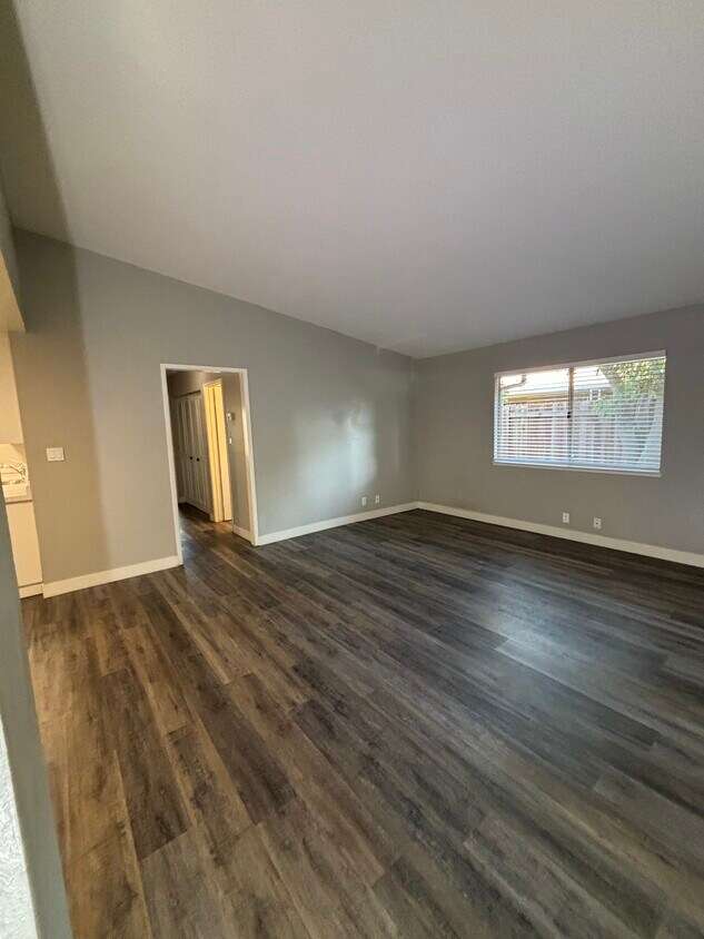 Foto principal - 1114 J St