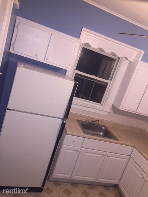 Building Photo - 3 br, 1 bath House - 638 Taylor Ave 2C