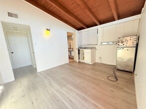 Building Photo - 401 N Lupine St