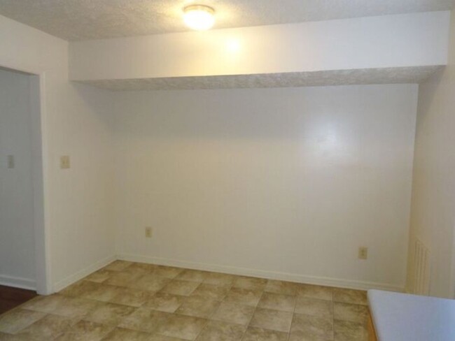 Building Photo - Tally Villas ~~ Townhome at 918 Pedro Driv...