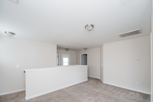 Building Photo - 390 Eagle Feather Loop