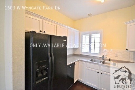 Building Photo - Stunning 2+ Bedroom South Jordan Townhome