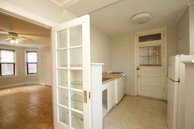 Foto del edificio - 3150 W Belle Plaine Ave