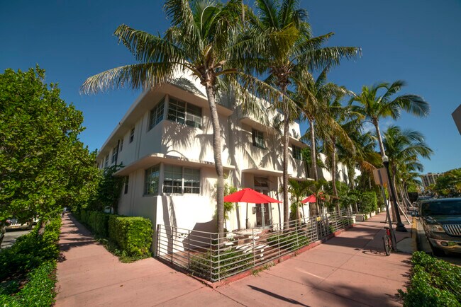 Building Photo - 200 Collins Ave