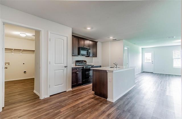 Building Photo - 305 Laurenbrooke Dr