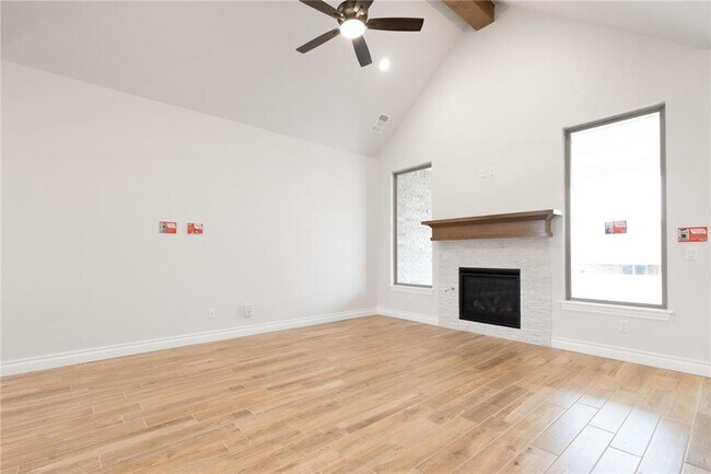 Foto del edificio - 4 Bedroom Home in Edmond with Storm Shelter and Bonus Room