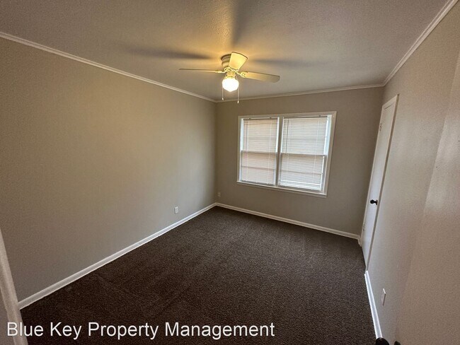 Foto del edificio - 3 br, 1 bath House - 182 W 49th Pl