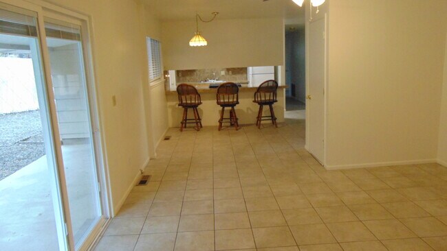 Building Photo - 811 Heritage Cir