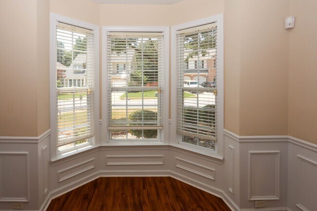 Building Photo - An Entertainer's Dream
