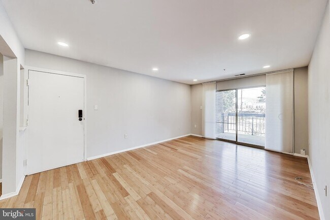 Foto del edificio - 7802 Guildberry Ct