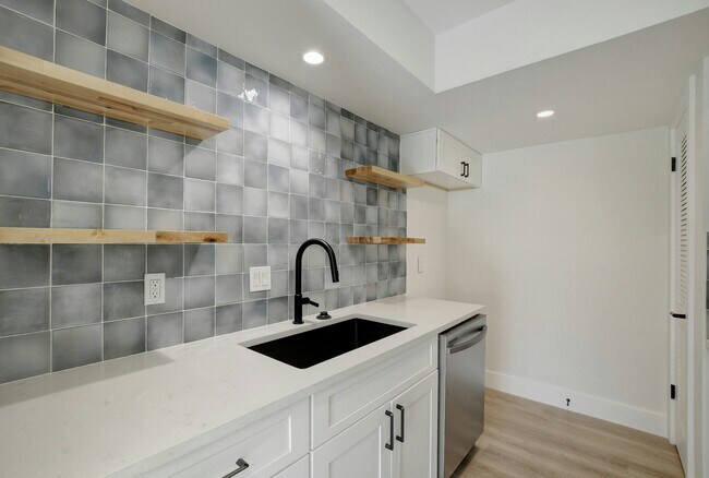 Foto del edificio - 1206 Hollow Creek Dr