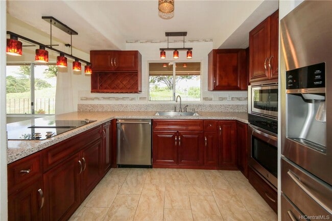 Building Photo - A?eloa, Kapolei - Single Family Home on the Golf Course