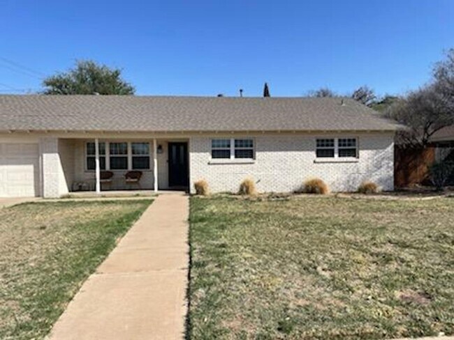 Foto del edificio - 3 bed 2 bath Single family Home COMING SOO...