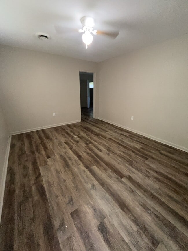 Building Photo - 5558 Queen Mary Ln