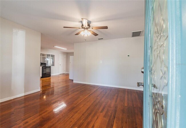 Building Photo - Charming 2br/2ba Dunedin Unit available now!