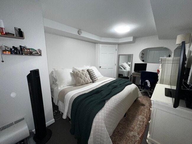 Bedroom - 2328 N Southport Ave