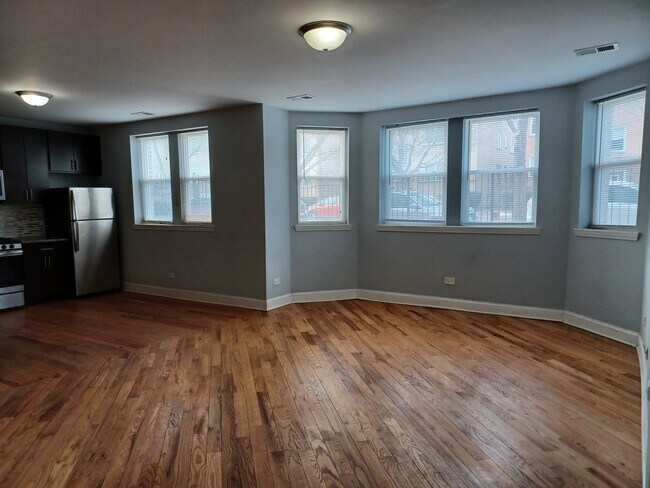 Foto del edificio - 5731 N Kimball Ave