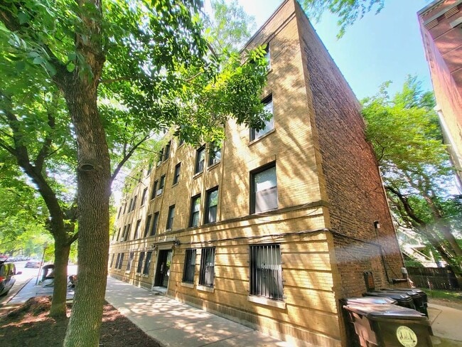 Building Photo - 1056 W Lill Ave