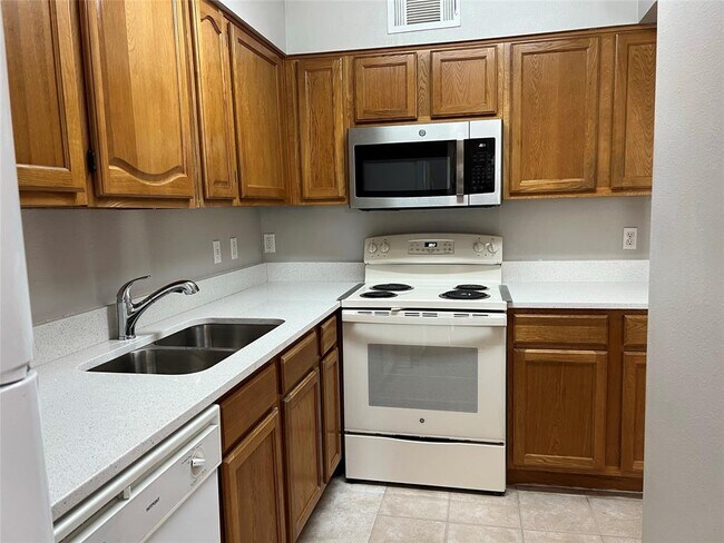 Foto del edificio - 9817 Walnut St