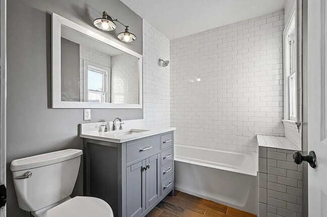 Foto del edificio - 2906 NE Tyler St