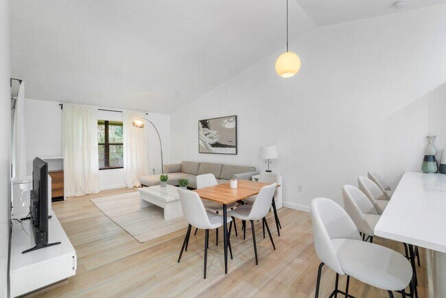 Foto del edificio - 13175 Chadwick Ct