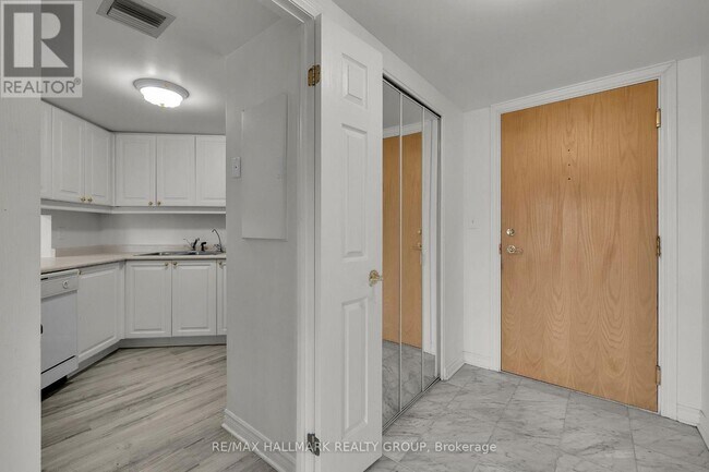 Building Photo - 3105 Carling Ave