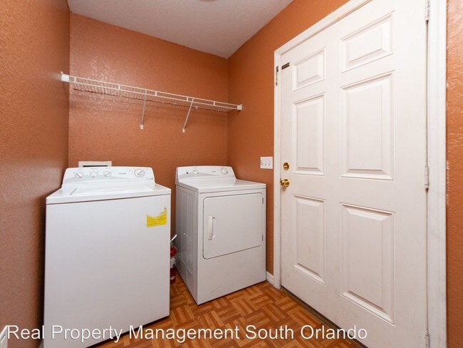 Building Photo - 3 br, 2 bath House - 402 W 10th St