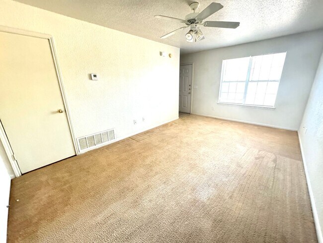 Building Photo - 205 Lydia Dr