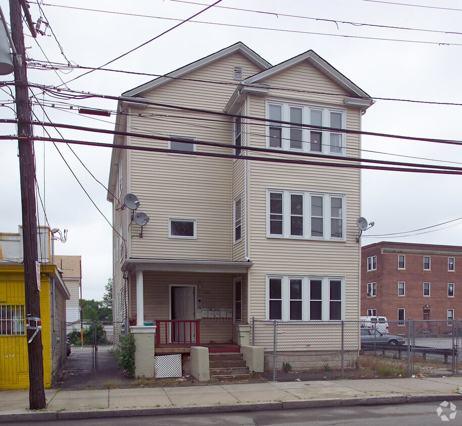 Building Photo - 331-341 Douglas Ave