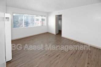 Building Photo - 480 Crescent St