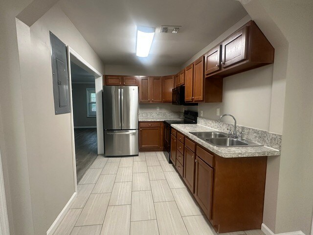 Foto del edificio - Updated 3 Bedroom Home With Washer And Dryer Included