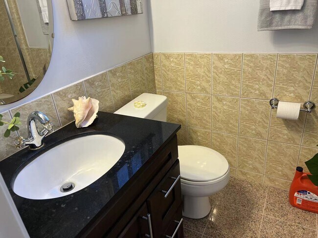 Foto del edificio - 448 Av. del Roble