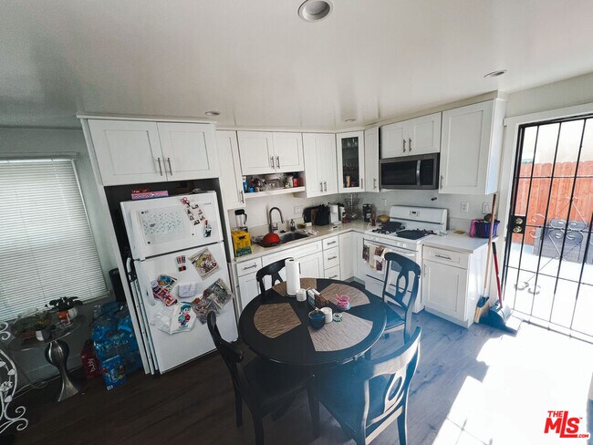 Foto del edificio - 844 W Gage Ave