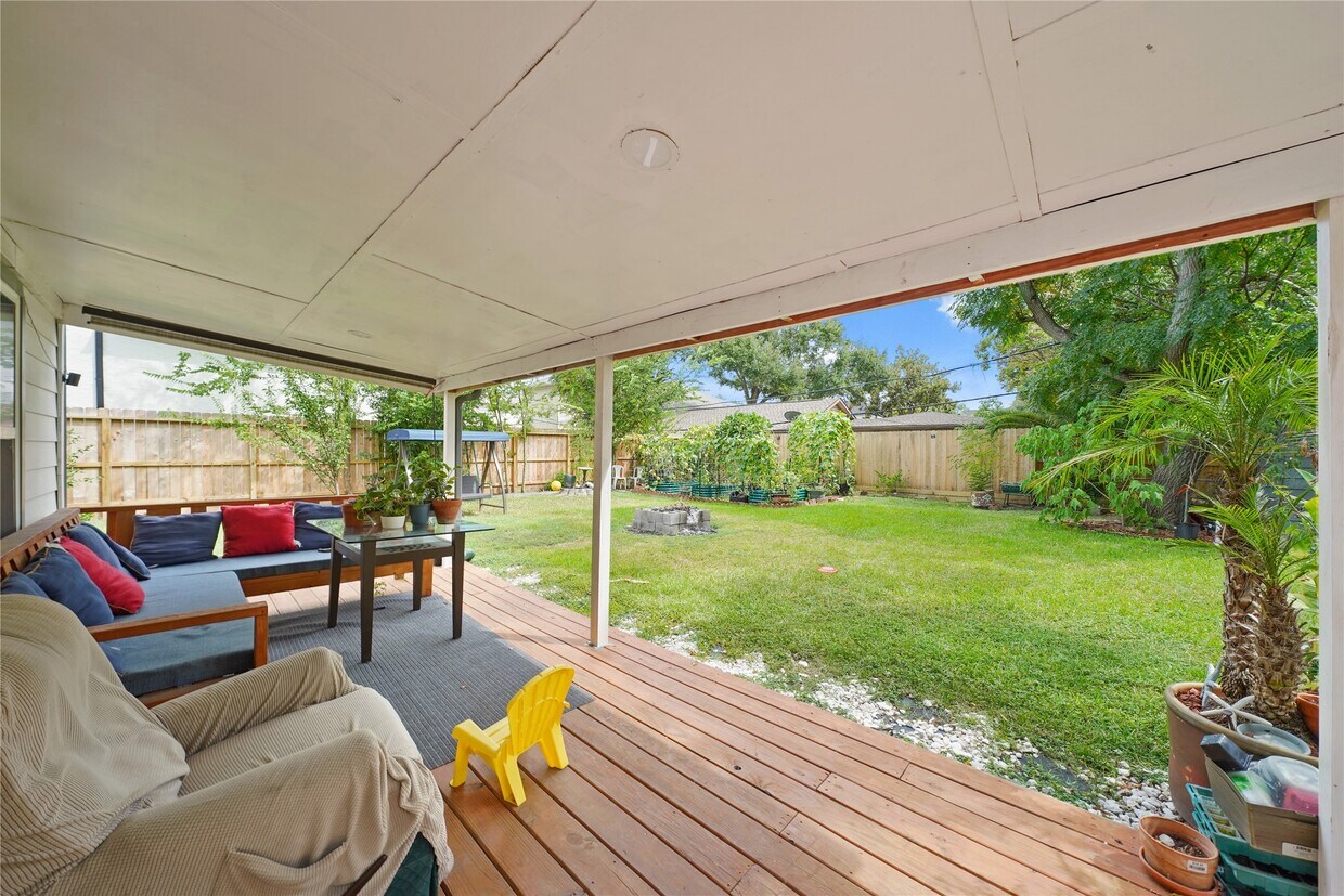 Foto principal - 4019 Blue Bonnet Blvd