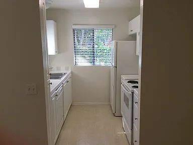 Foto del edificio - "Charming 1-Bedroom Retreat in Prime Irvine Location – Your Perfect Urban Oasis!"