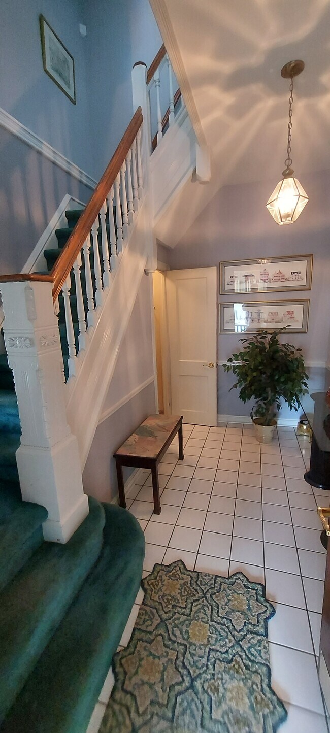 Foyer - 35 W La Crosse Ave