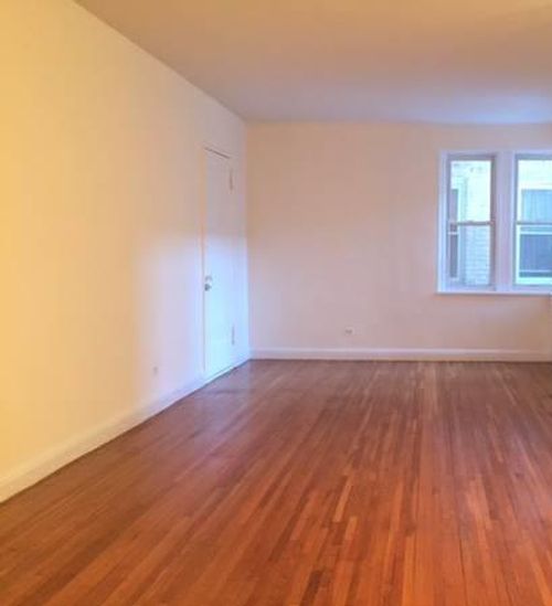 Primary Photo - 339 E Mosholu Pky N