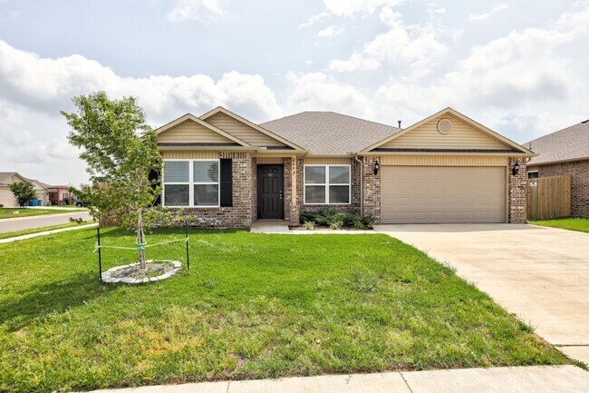 Building Photo - Charming 4-Bedroom Home on a Corner Lot in...