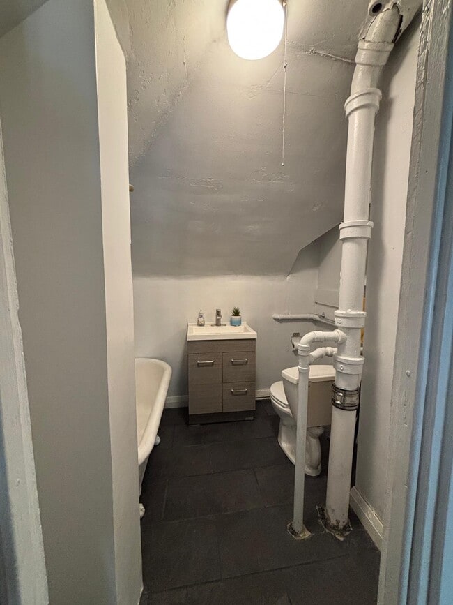 Building Photo - 10815 Drexel Ave