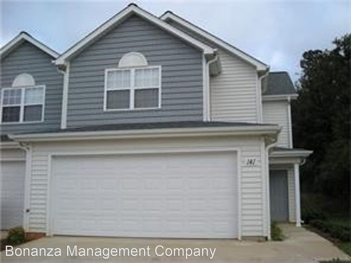 4 br, 2.5 bath House 141 Clusters Circle House Rental in Mooresville, NC