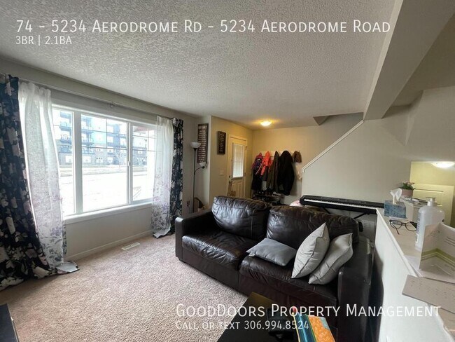 Photo du bâtiment - 5234-5234 Aerodrome Rd