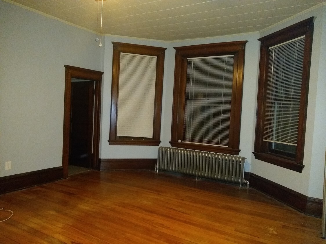 Living room 13x16 - 247 E Union Blvd