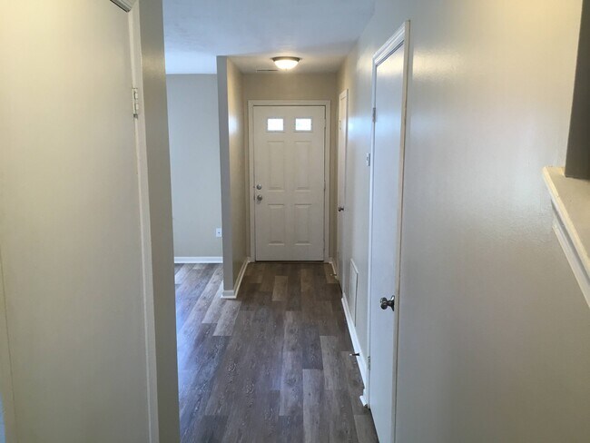 Foto del edificio - 1616 E Bancroft Ln