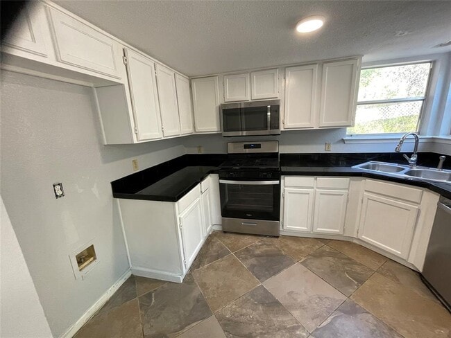 Building Photo - 8402 Spring Valley Dr